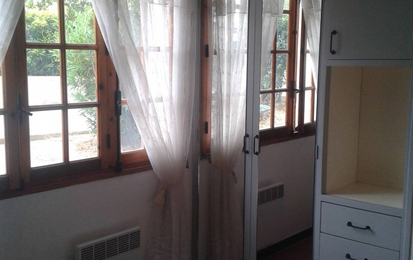 Location de vacances - Appartement à Carqueiranne - Vue extérieur de la Chambre