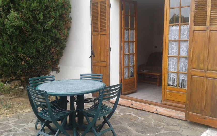 Location de vacances - Appartement à Carqueiranne - Terrasse  de l'appartement