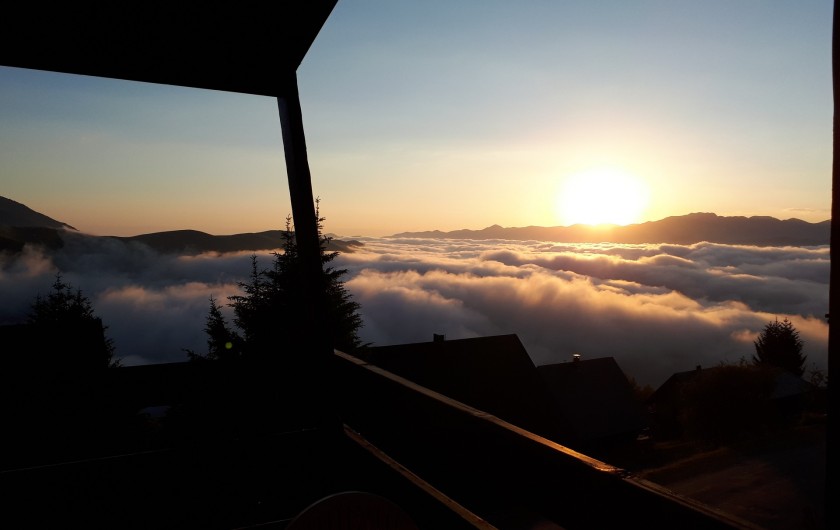 Location de vacances - Chalet à Saint-Lary-Soulan - Lever de soleil vu  du chalet