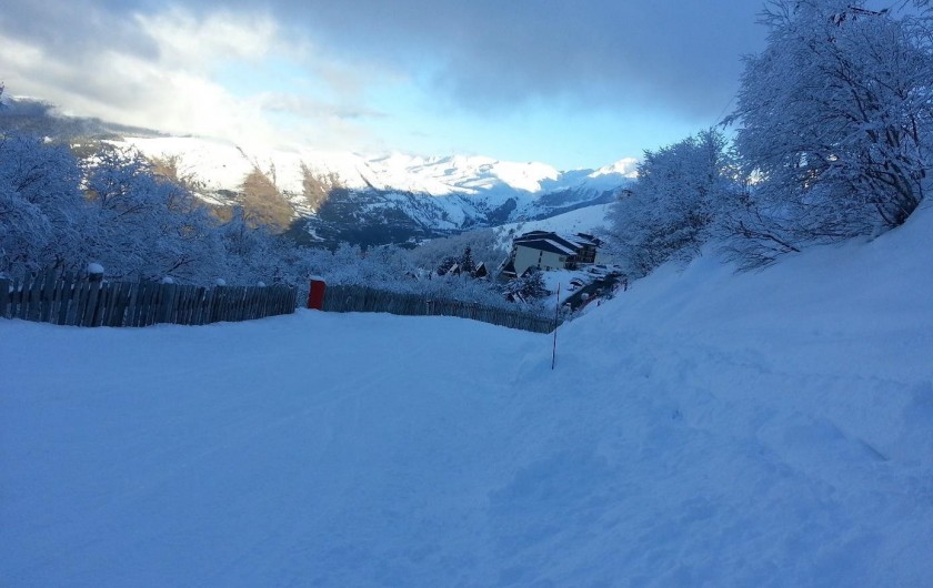 Location de vacances - Chalet à Saint-Lary-Soulan - Chalet vu des pistes