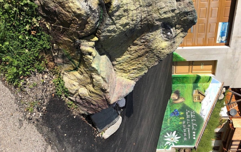 Location de vacances - Appartement à Hauteluce - Fresque devant accès parking et garage