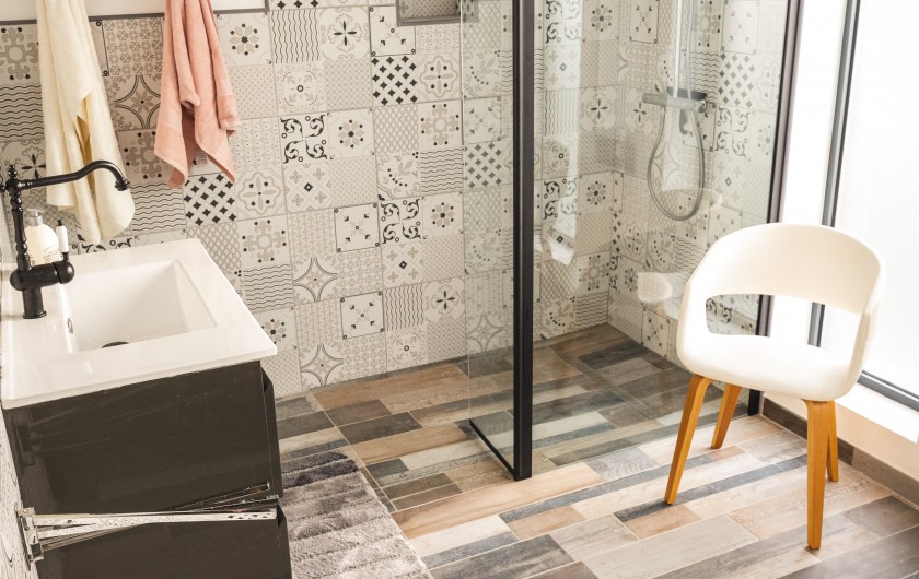 Location de vacances - Gîte à Anor - Salle de douche du rez de chaussée
