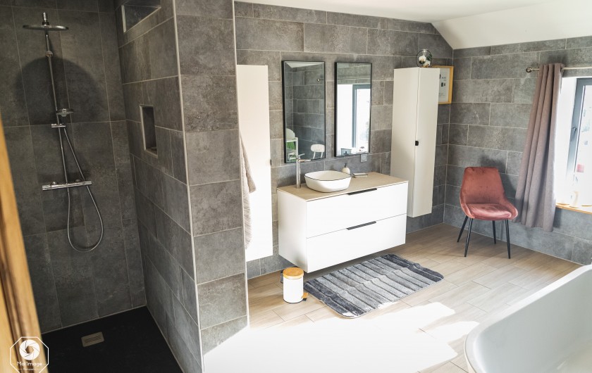 Location de vacances - Gîte à Anor - Salle de bain de l'étage