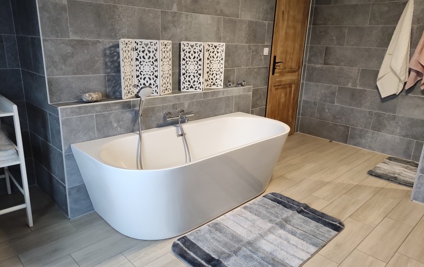 Location de vacances - Gîte à Anor - Salle de bain de l'étage