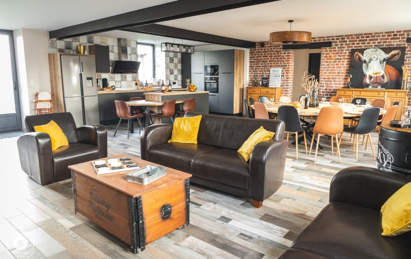 Location de vacances - Gîte à Anor - 1er salon avec écran plat , cheminée aux feu de bois...