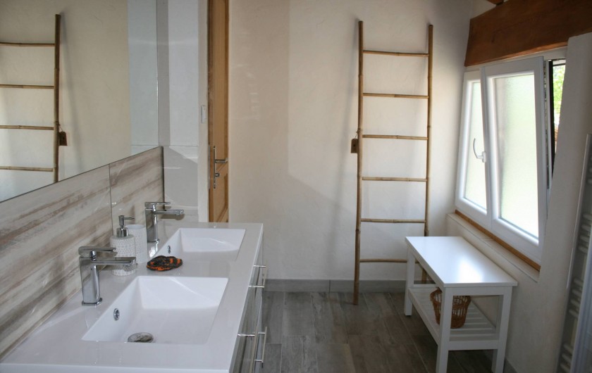 Location de vacances - Mas à Lagorce - sdb étage