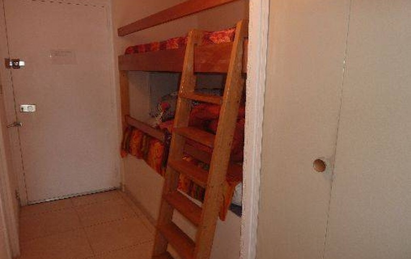 Location de vacances - Studio à Cavalaire-sur-Mer - Lits superposés