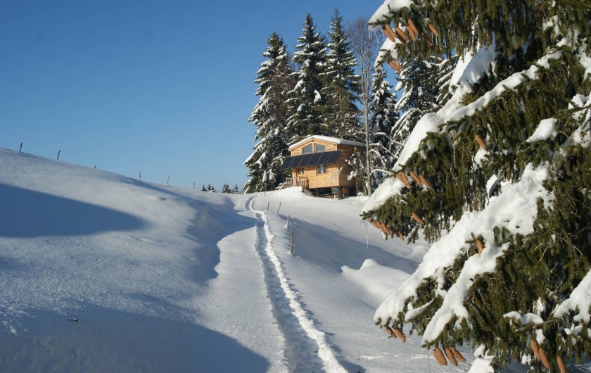 Location de vacances - Cabane dans les arbres à Bellecombe - Accès sur 100m  ,  à pied, vtt, ski ou raquettes