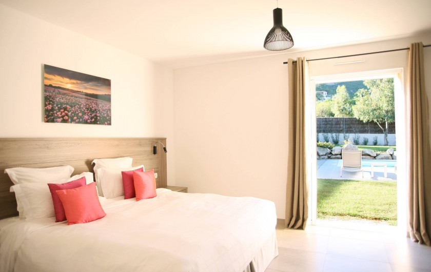 Location de vacances - Villa à Calvi - Chambre double avec accès jardin et piscine