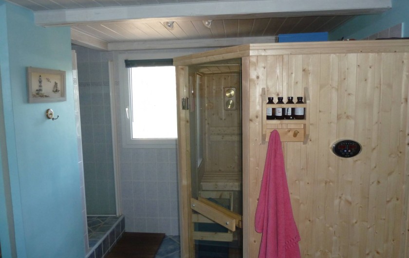 Salle de bains étage avec sauna