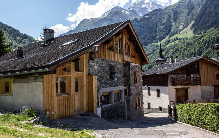 Appartement neuf, 3*, 110m2, dans chalet savoyard authentique, village