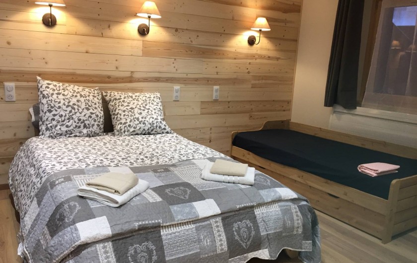 Location de vacances - Appartement à Sainte-Foy-Tarentaise - Chambre N°4 (1 lit double +1lit simple pour enfant)