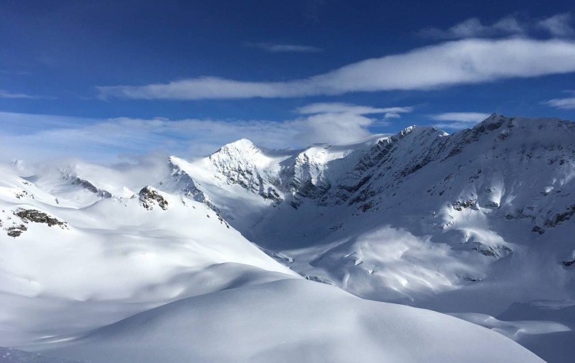 Location de vacances - Appartement à Sainte-Foy-Tarentaise - Vue sur la montagne en hiver