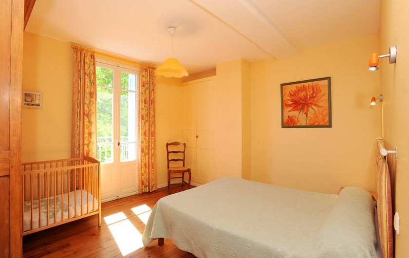 Location de vacances - Gîte à Rigarda - la chambre au 1er étage  avec balcon
