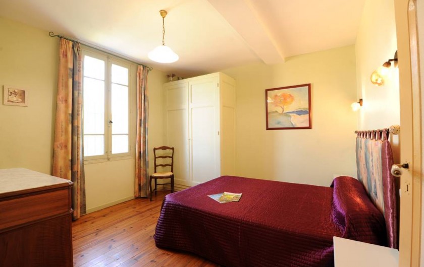 Location de vacances - Gîte à Rigarda - la chambre au 1er étage vu montagne