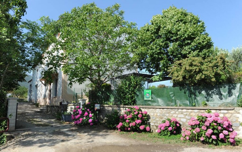 Location de vacances - Gîte à Rigarda - l'entrée du mas de l'estrade