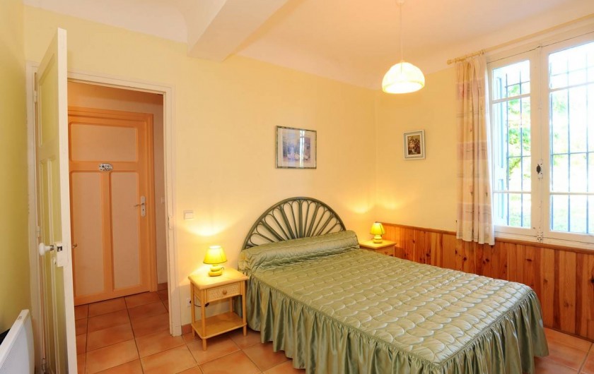 Location de vacances - Gîte à Rigarda - la chambre au rez de chaussée