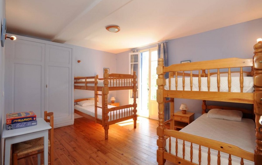 Location de vacances - Gîte à Rigarda - la chambre des enfants  1er étage