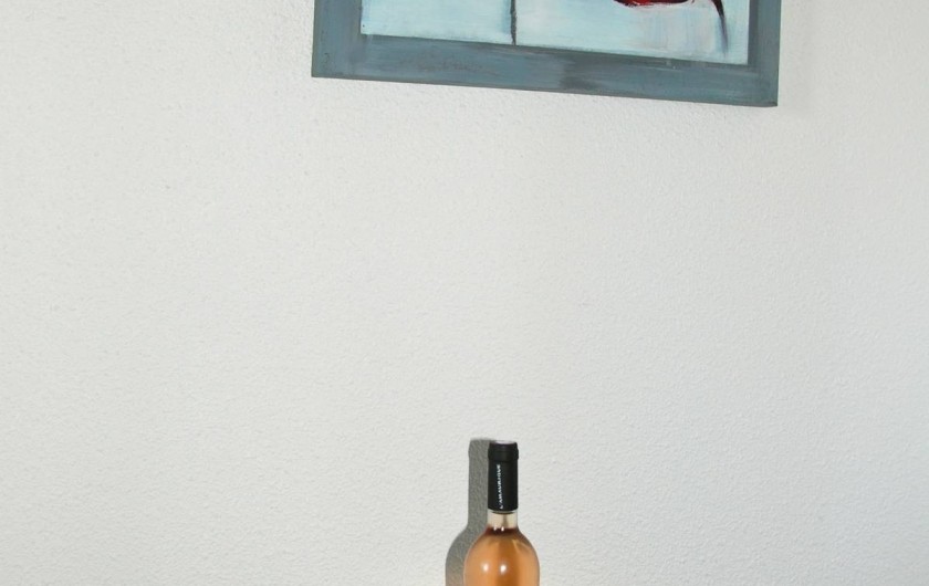 Location de vacances - Appartement à Saint-Aygulf - une bonne bouteille de vin du VAR