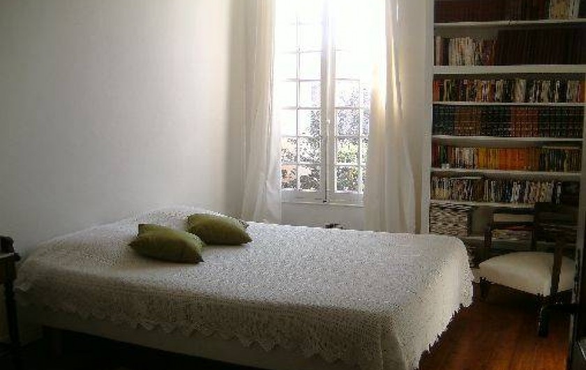 Location de vacances - Villa à Hyères - CHAMBRE 1 VUE SUR LE JARDIN