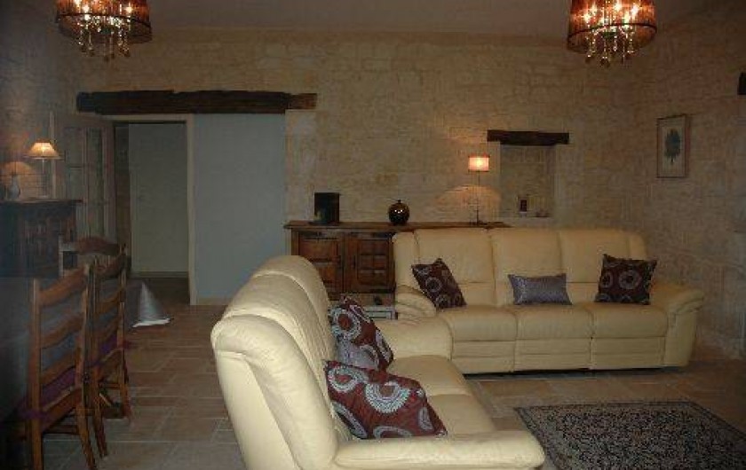 Location de vacances - Gîte à Badefols-sur-Dordogne - Salon salle à manger de LA TOUR
