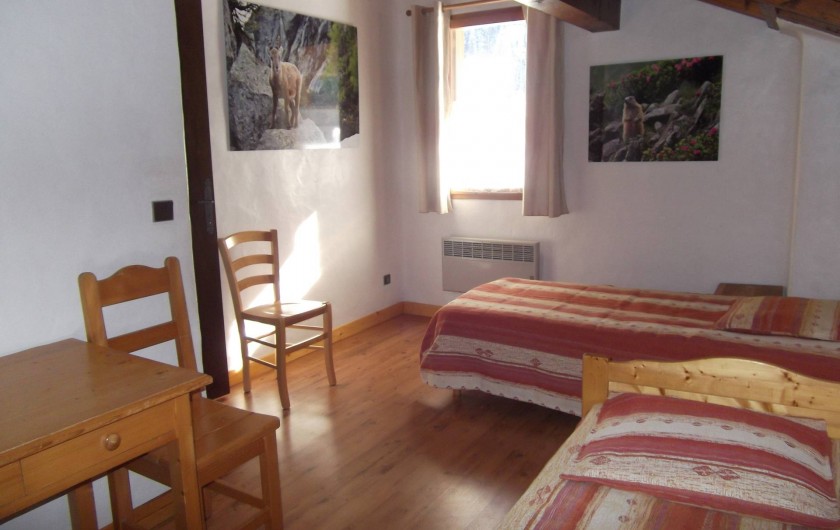 Location de vacances - Chalet à Champagny-en-Vanoise - Chambre à l'étage avec 2 lits de 90X200