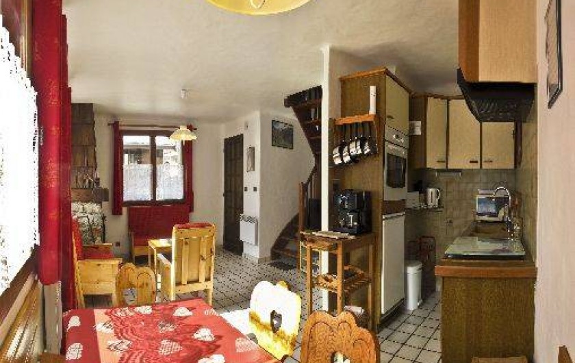 Location de vacances - Chalet à Champagny-en-Vanoise - vue d'ensemble du séjour avec cuisine ouverte
