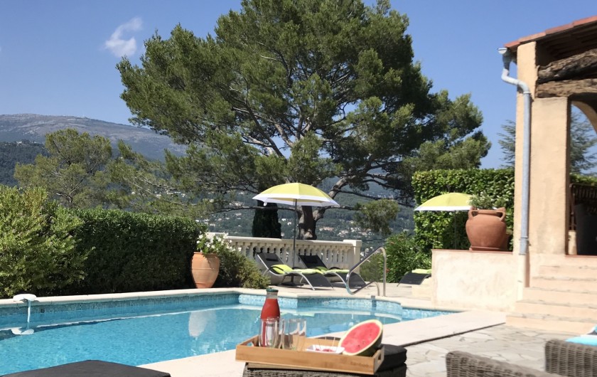 Location de vacances - Villa à Peymeinade - piscine vue Grasse