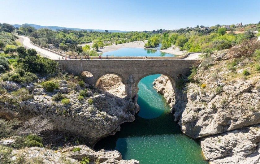 Location de vacances - Chambre d'hôtes à Saint-Jean-de-Fos - Pont du diable sur le fleuve Hérault