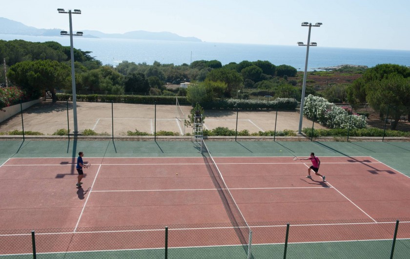 Location de vacances - Appartement à Lumio - Tennis