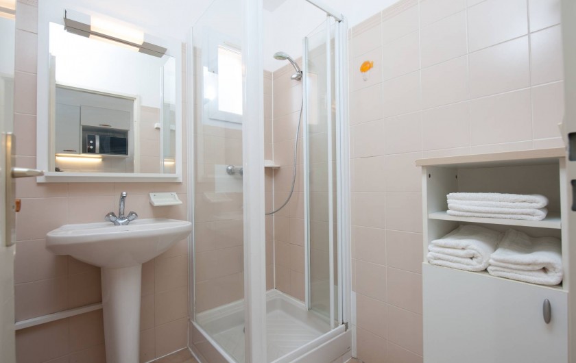 Location de vacances - Appartement à Lumio - Salle de douche