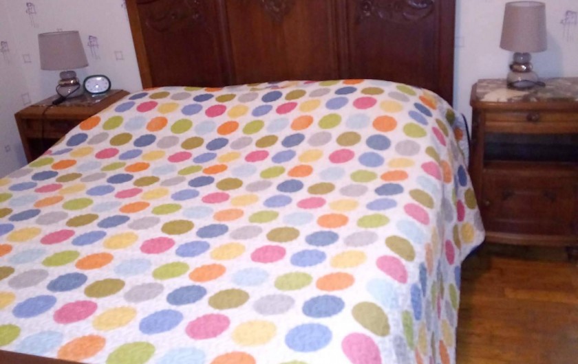 Location de vacances - Appartement à Liourdres - chambre avec lit de 140 cm