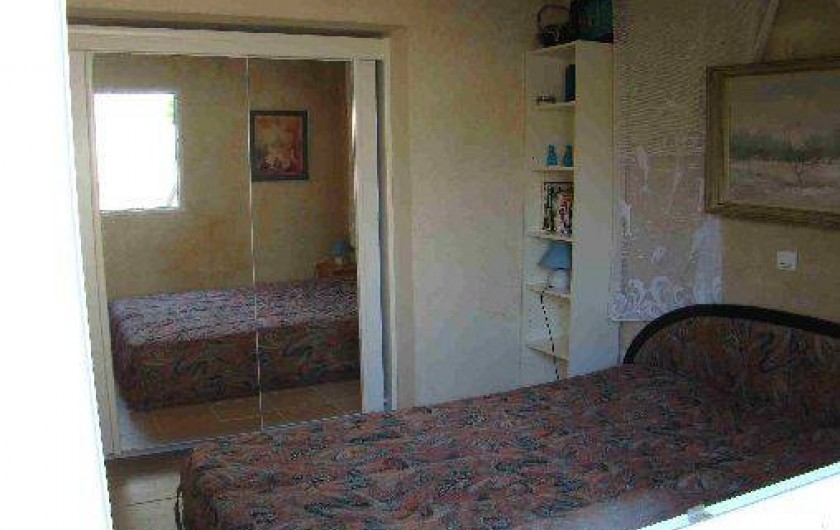 Location de vacances - Appartement à Cavalaire-sur-Mer - Chambre appartement azur