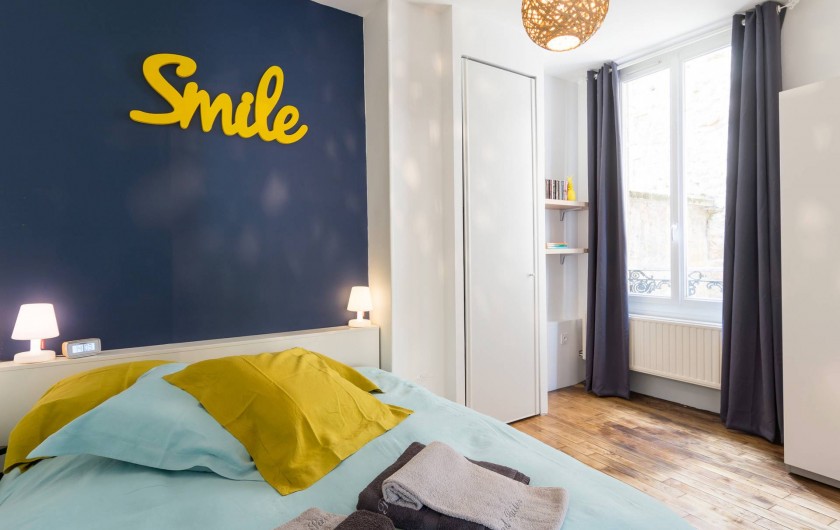 Location de vacances - Appartement à Charleville-Mézières - Chambre cour avec lit de 160 X 200