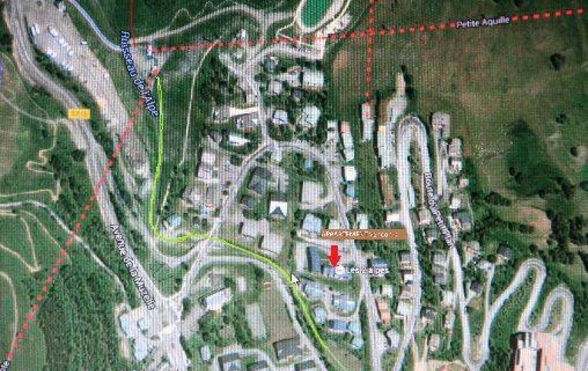 Location de vacances - Studio à Les Deux Alpes - accès direct à la piste verte du parking de la résidence.