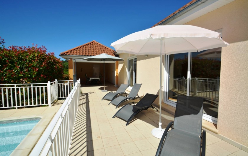 Location de vacances - Gîte à Cublac - Terrasse ensoleillée