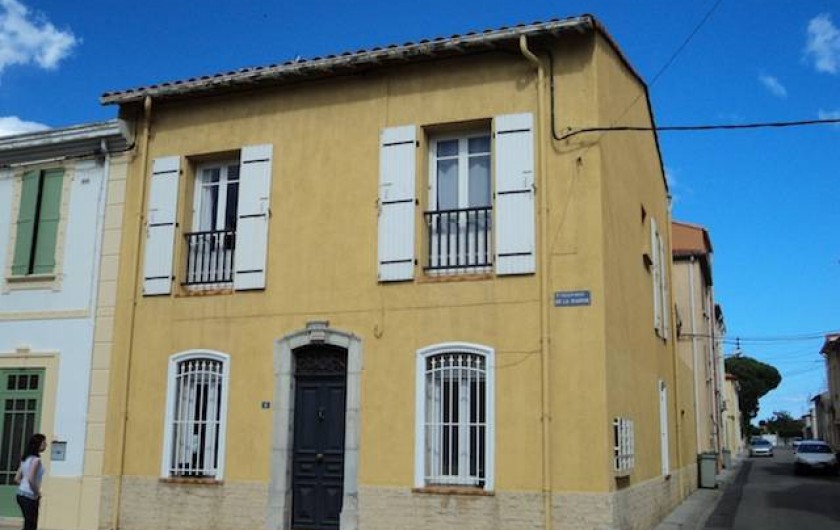 Location de vacances - Maison - Villa à Saint-Laurent-de-la-Salanque - Vue extérieure de la maison: le stationnement est libre et gratuit.