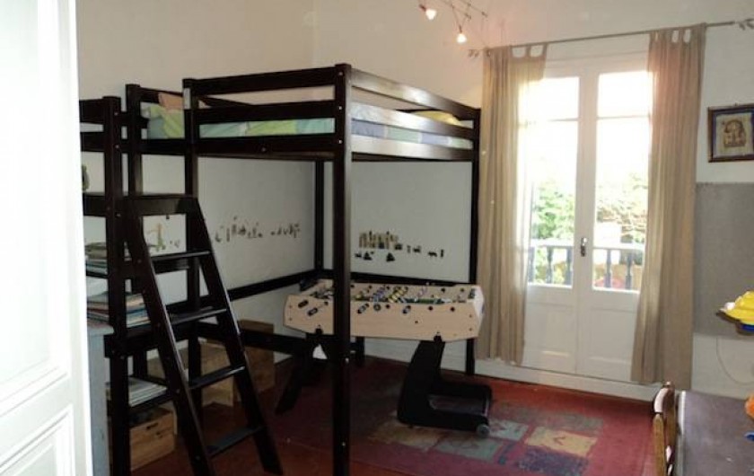 Location de vacances - Maison - Villa à Saint-Laurent-de-la-Salanque - Chambre: 1 lit en 140cm en mezzanine Baby-foot à disposition :)