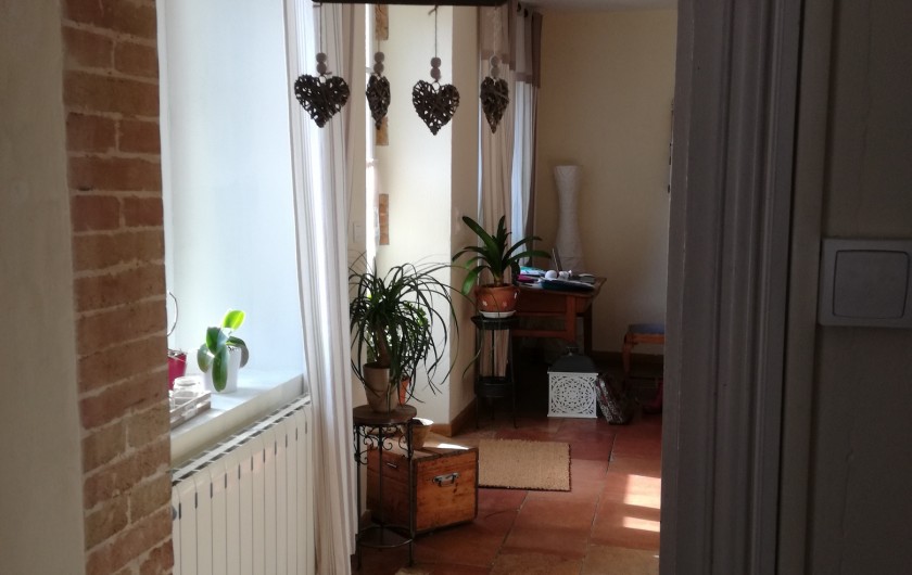 Location de vacances - Mas à Loupia - Passage bureau / salon