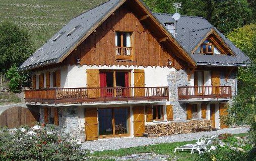 Location de vacances - Chalet à Saint-Jean-d'Arves - chalet en été