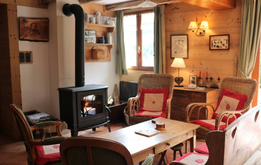 Location de vacances - Chalet à Saint-Jean-d'Arves - Rdc coin apéro + poële