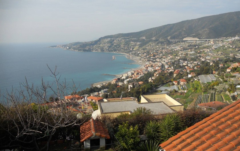 Location de vacances - Appartement à Ospedaletti - vue panoramique de Ospedaletti