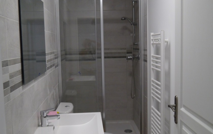 Location de vacances - Appartement à Saint-Paulet-de-Caisson - salle de bain