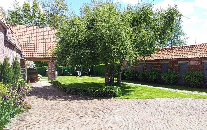 Location de vacances - Gîte à Helfaut - cour fermée, parking clos, terrain commun avec jeux enfants