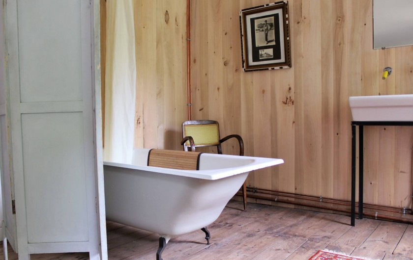 Location de vacances - Chambre d'hôtes à Aubrac - Salle de bain chambre