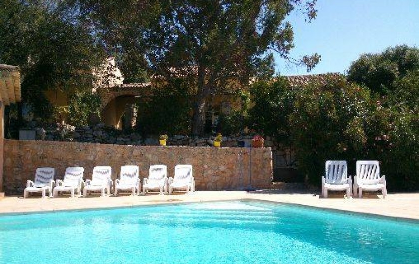 Location de vacances - Gîte à Entrecasteaux - Entrée sécurisée piscine chauffée