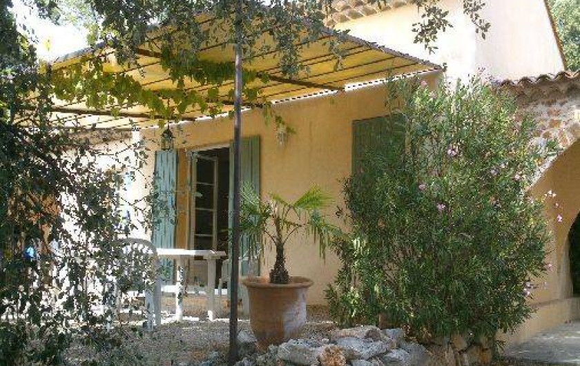 Location de vacances - Gîte à Entrecasteaux - Terrasse villa