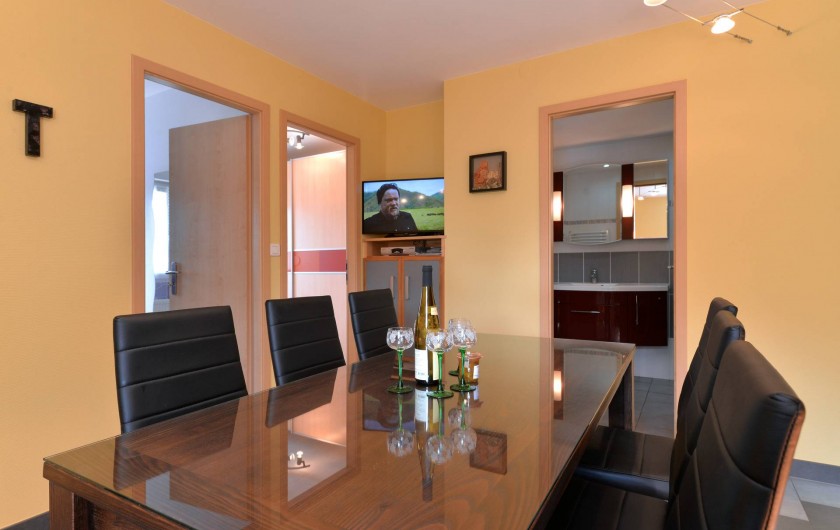 Location de vacances - Gîte à Logelheim - Cuisine et sa TV