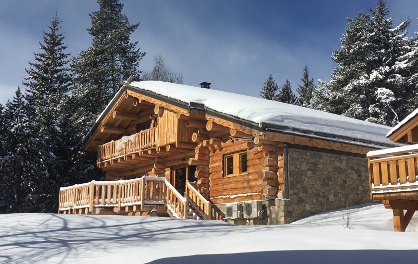 Location de vacances - Chalet à Bolquère - La face Sud du chalet en hiver