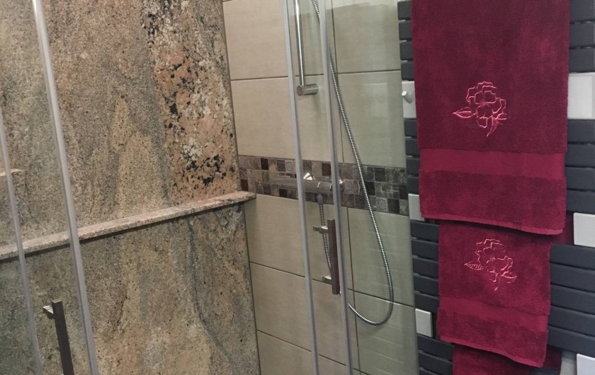 Location de vacances - Chalet à Bolquère - La grande salle d'eau